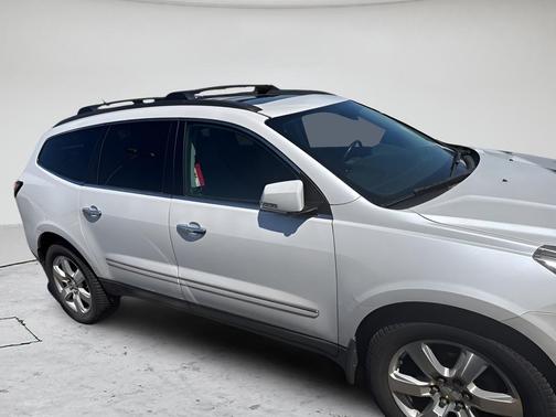 White 2017 Chevrolet Traverse Premier
