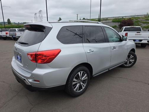 Silver 2020 Nissan Pathfinder SL