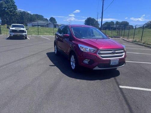 Red 2019 Ford Escape SE