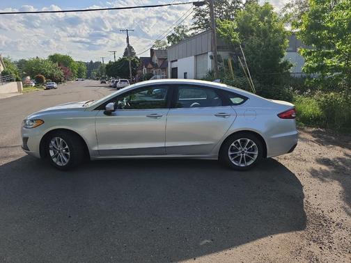 Silver 2019 Ford Fusion SE
