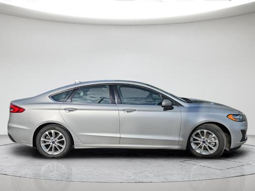 Silver 2019 Ford Fusion SE