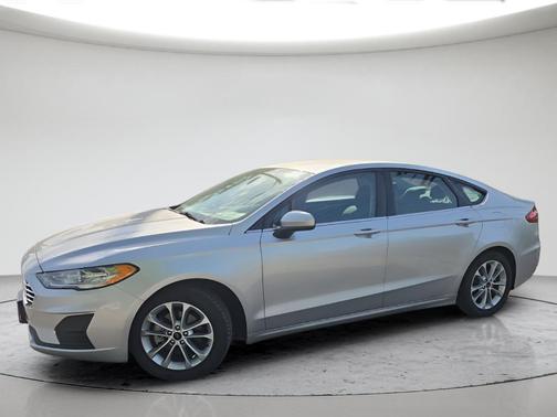 Silver 2019 Ford Fusion SE