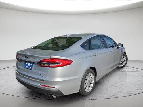 Silver 2019 Ford Fusion SE