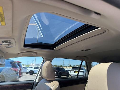 White 2018 Subaru Outback 2.5i Limited