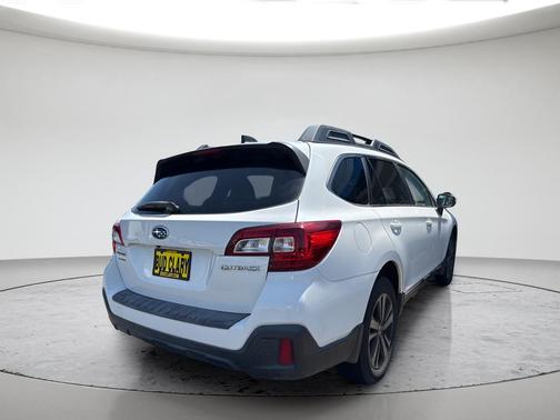 White 2018 Subaru Outback 2.5i Limited