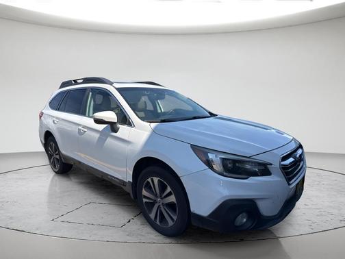 White 2018 Subaru Outback 2.5i Limited