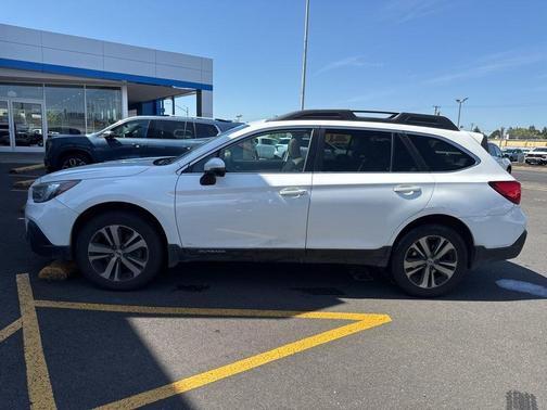 White 2018 Subaru Outback 2.5i Limited