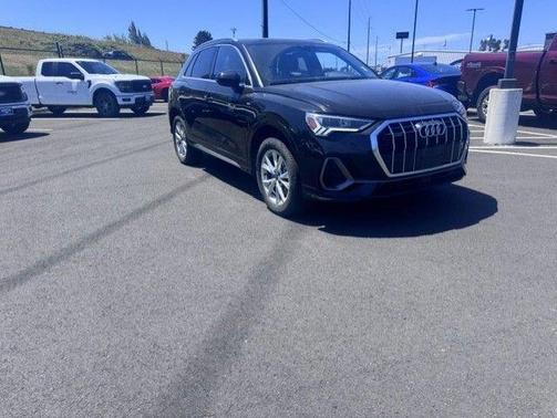 Mythos Black Metallic 2023 Audi Q3 45 S line Premium