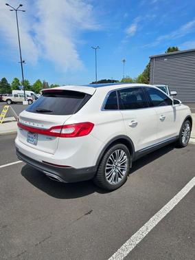 White 2016 Lincoln MKX Reserve
