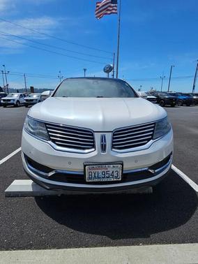 White 2016 Lincoln MKX Reserve