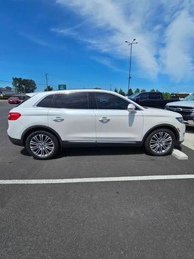 White 2016 Lincoln MKX Reserve
