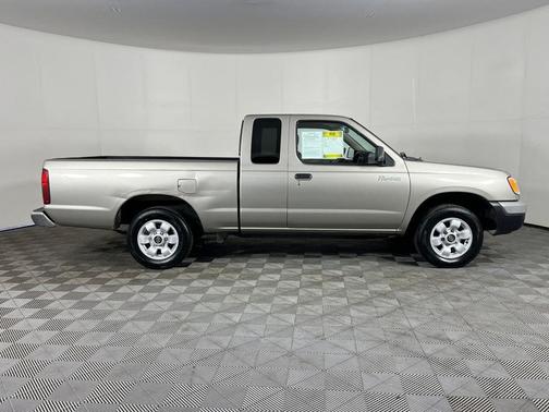 2000 Nissan Frontier XE King Cab