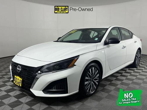 Glacier White 2025 Nissan Altima SV