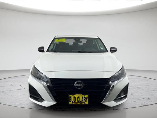 Glacier White 2025 Nissan Altima SV