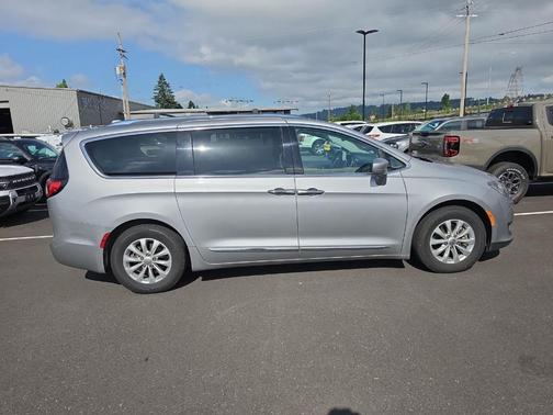 Silver 2018 Chrysler Pacifica Touring-L