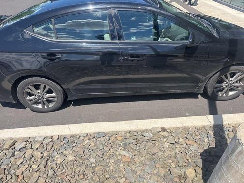 Black 2018 Hyundai ELANTRA SEL