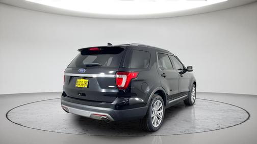 Black 2017 Ford Explorer XLT
