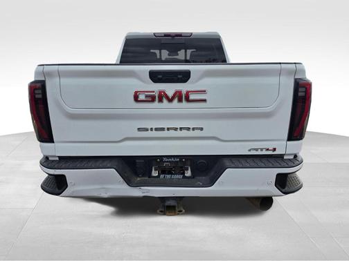 White 2024 GMC Sierra 2500 AT4