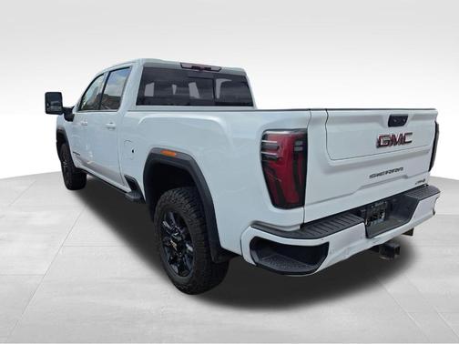 White 2024 GMC Sierra 2500 AT4