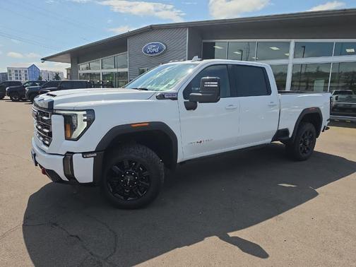 White 2024 GMC Sierra 2500 AT4