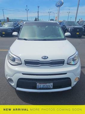 White 2018 Kia Soul +