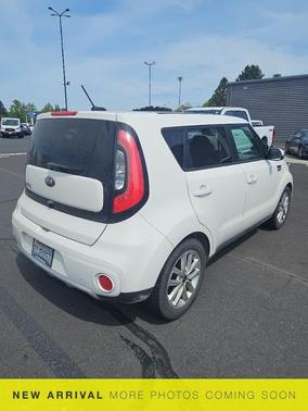 White 2018 Kia Soul +