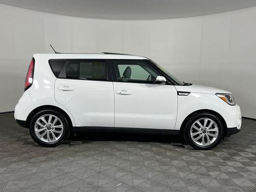 White 2018 Kia Soul +