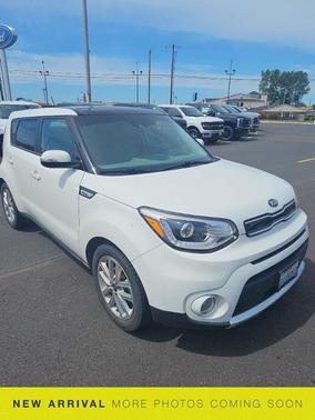 White 2018 Kia Soul +