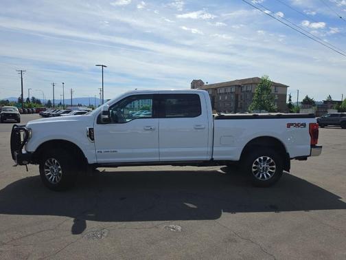 White 2022 Ford F-350 Lariat Super Duty