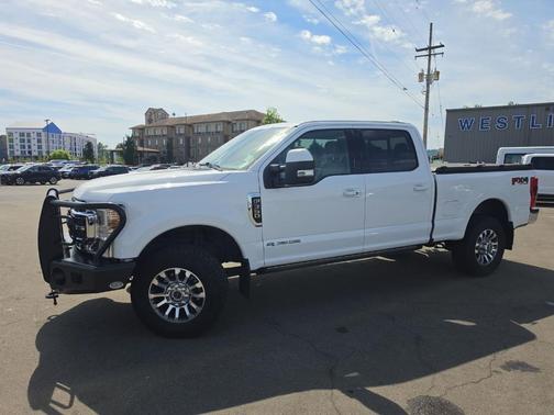 White 2022 Ford F-350 Lariat Super Duty