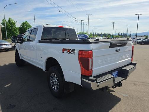 White 2022 Ford F-350 Lariat Super Duty