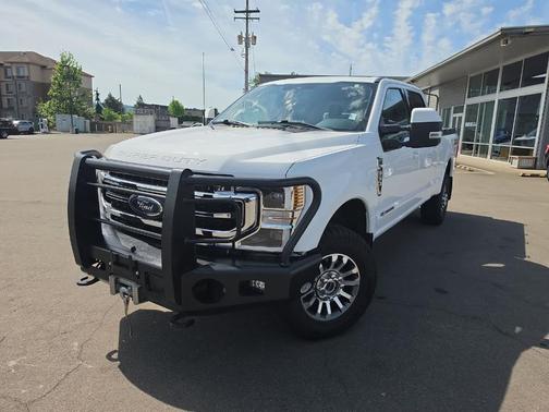 White 2022 Ford F-350 Lariat Super Duty