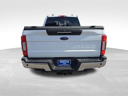 White 2022 Ford F-350 Lariat Super Duty