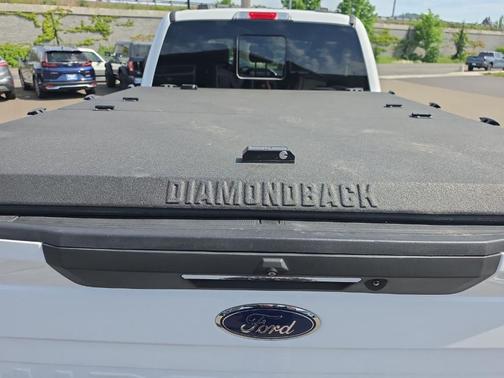White 2022 Ford F-350 Lariat Super Duty