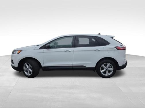 White 2022 Ford Edge SE