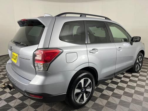 Ice Silver Metallic 2018 Subaru Forester 2.5i Premium