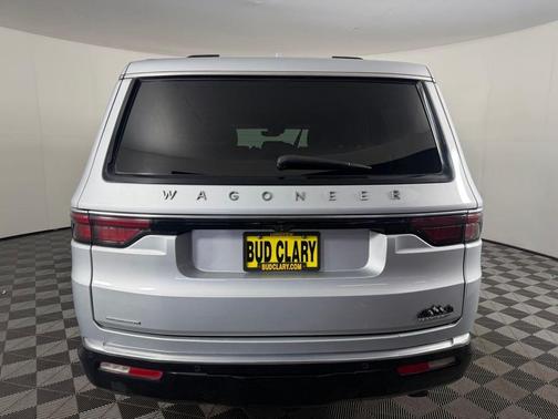Silver 2022 Jeep Wagoneer Series III
