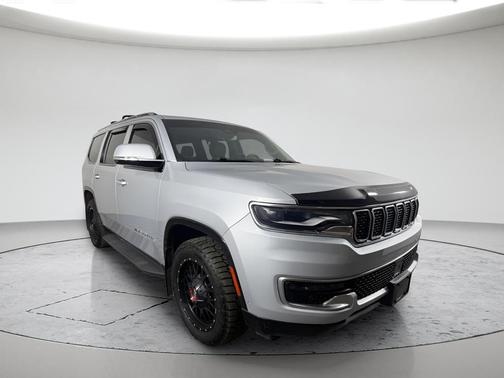 Silver 2022 Jeep Wagoneer Series III