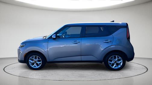 Gray 2023 Kia Soul LX