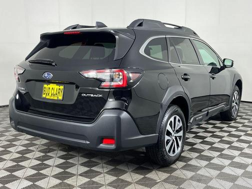 Crystal Black Silica 2023 Subaru Outback Premium