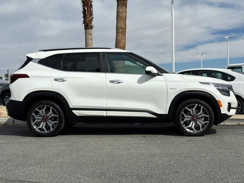 Snow White Pearl 2022 Kia Seltos SX