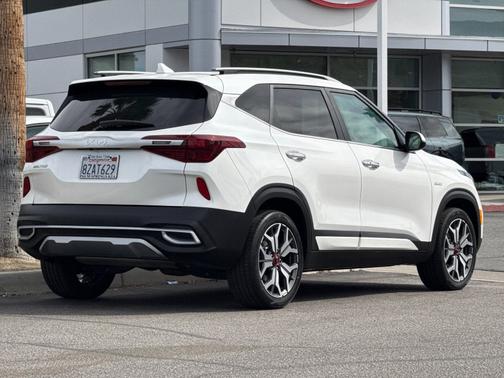 Snow White Pearl 2022 Kia Seltos SX