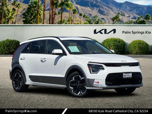 Snow White Pearl 2023 Kia Niro EV Wave