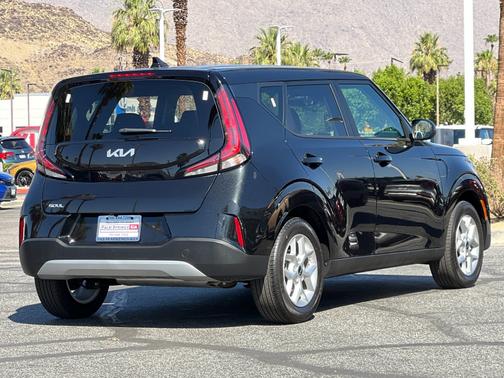 Fusion Black 2025 Kia Soul LX