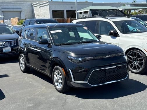 Fusion Black 2025 Kia Soul LX