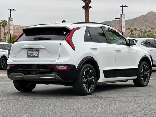 Snow White Pearl 2024 Kia Niro EV Wave