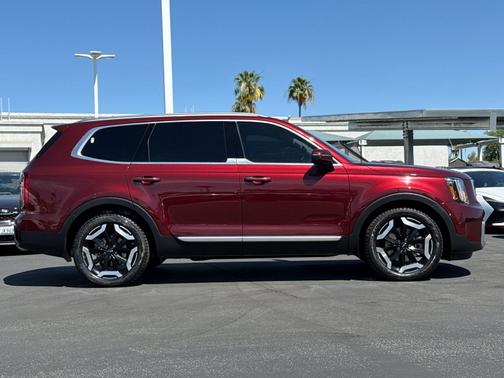 Red 2024 Kia Telluride S