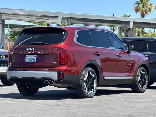 Red 2024 Kia Telluride S