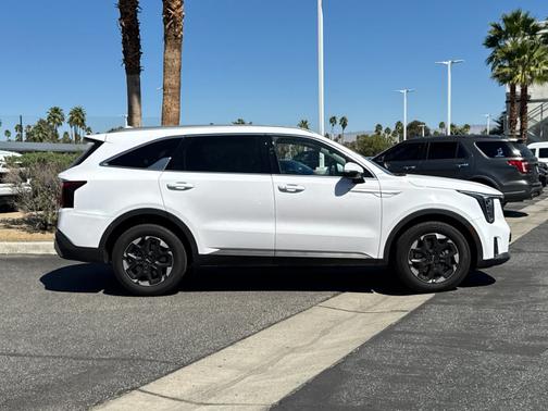 Glacial White Pearl 2025 Kia Sorento S