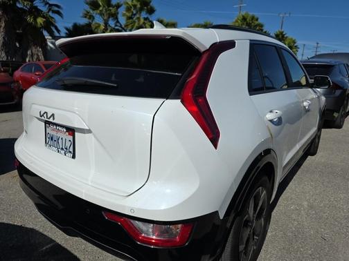 Snow White Pearl 2024 Kia Niro EV Wind